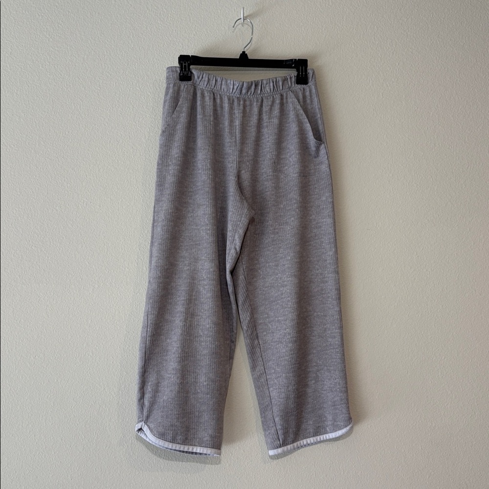 JOCKEY GRAY LOUNGE PANTS 7/8 length with pockets Very soft and comfortable!